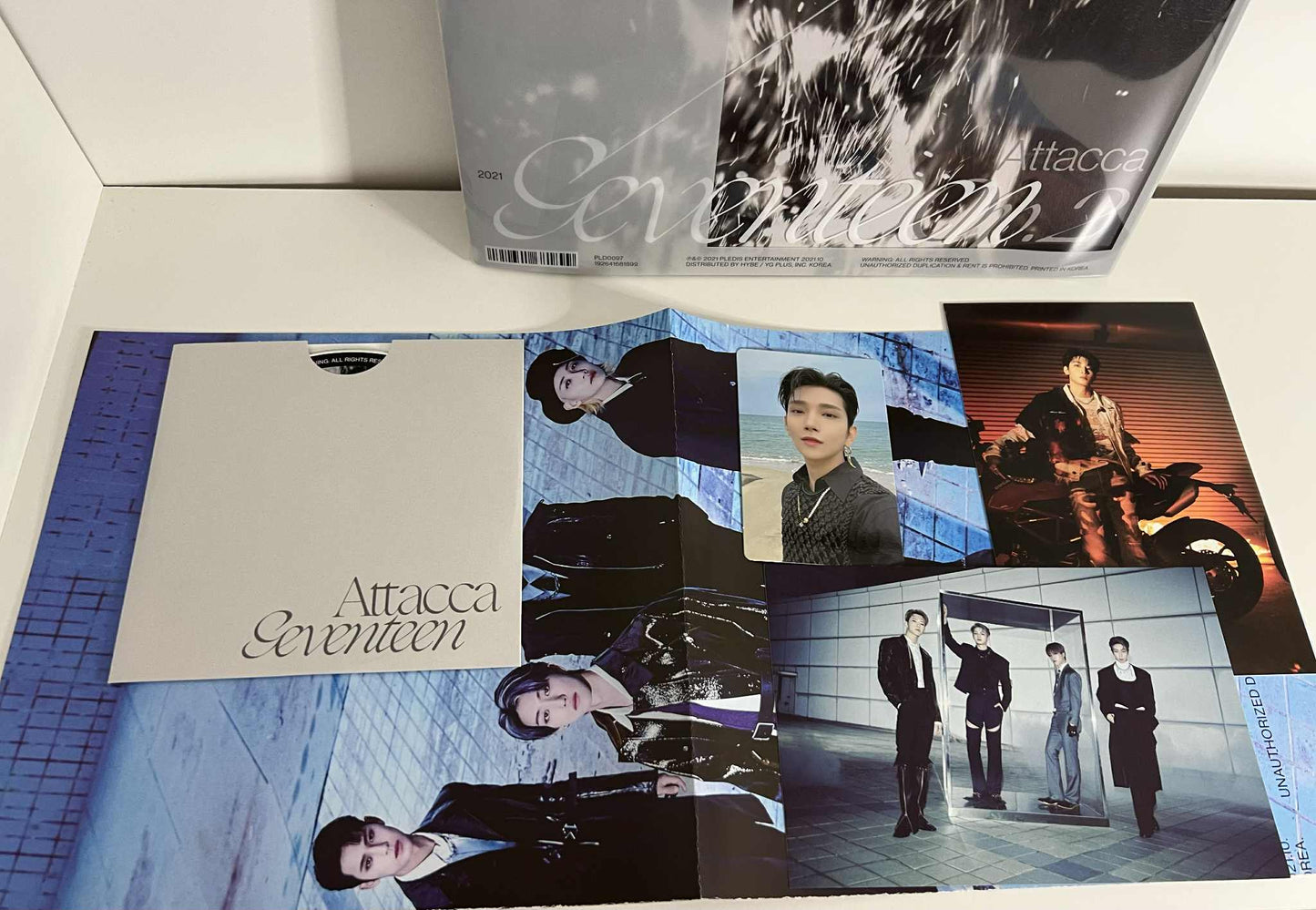 Seventeen Attaca noir